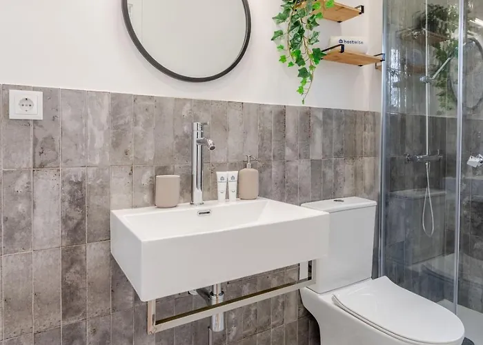 Stylish W/ Charming Terrace By Hostwise *