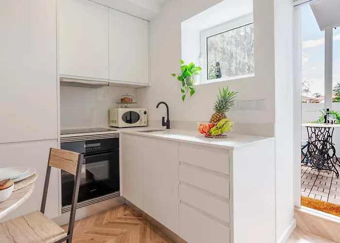 Stylish W/ Charming Terrace By Hostwise