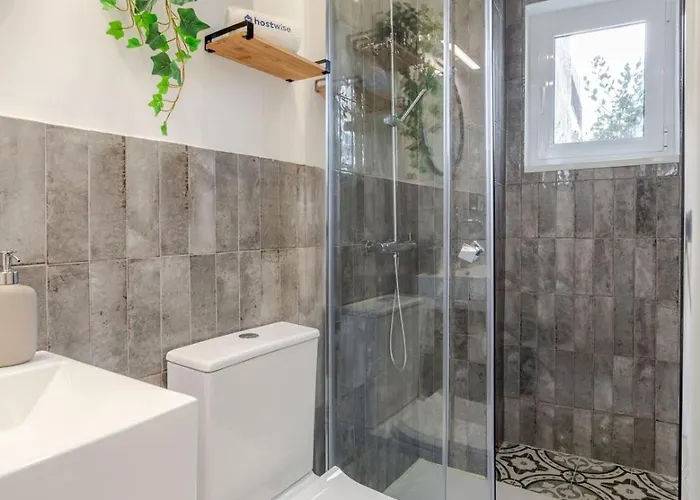 公寓 Stylish W/ Charming Terrace By Hostwise *