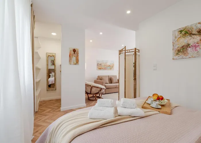 公寓 Stylish W/ Charming Terrace By Hostwise *