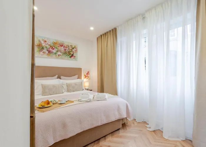 Stylish W/ Charming Terrace By Hostwise 波尔图