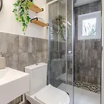 Διαμέρισμα Stylish W/ Charming Terrace By Hostwise *