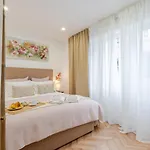 Stylish W/ Charming Terrace By Hostwise Πόρτο