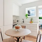 Διαμέρισμα Stylish W/ Charming Terrace By Hostwise