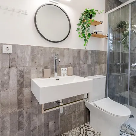 Stylish W/ Charming Terrace By Hostwise *