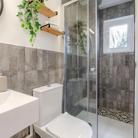 Apartment Hostwise - Stylish W/ Charming Terrace *