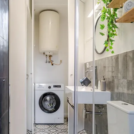 Apartment Hostwise - Stylish W/ Charming Terrace Porto