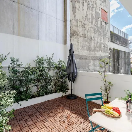 Hostwise - Stylish W/ Charming Terrace Porto