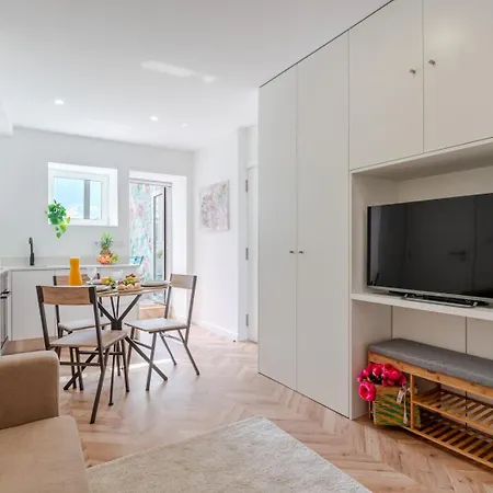 Apartment Hostwise - Stylish W/ Charming Terrace *