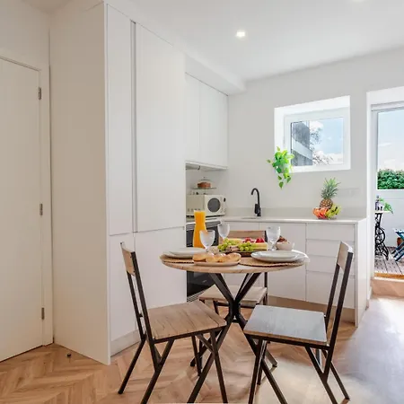Hostwise - Stylish W/ Charming Terrace * Porto