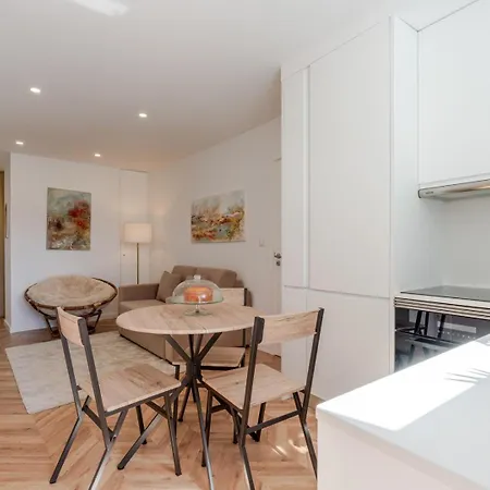 Hostwise - Stylish W/ Charming Terrace Apartment Porto