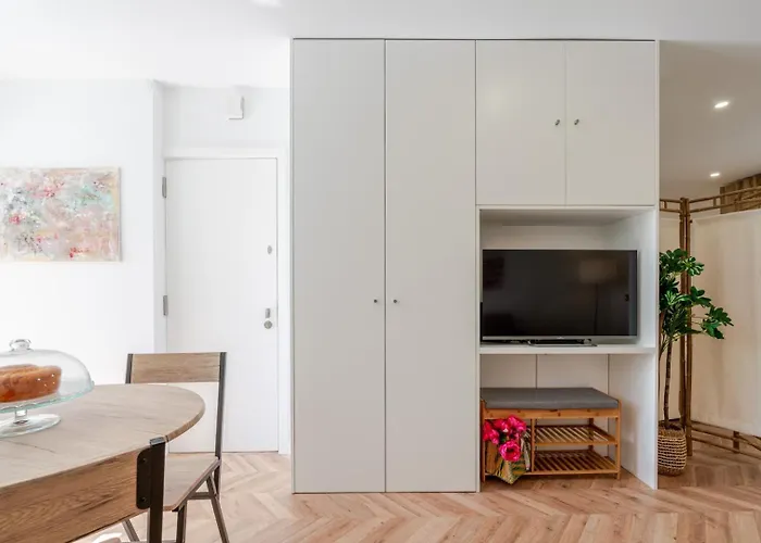 Stylish W/ Charming Terrace By Hostwise