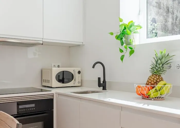 Stylish W/ Charming Terrace By Hostwise *