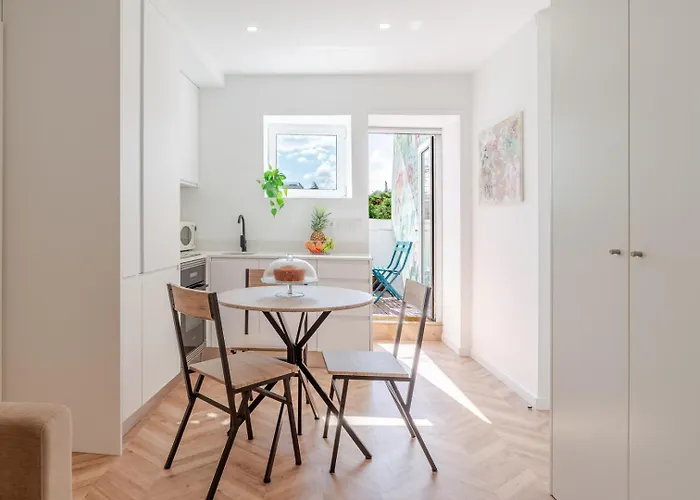 Stylish W/ Charming Terrace By Hostwise *