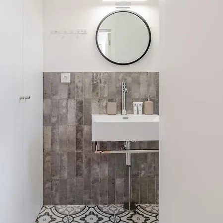 Stylish W/ Charming Terrace By Hostwise * 波尔图