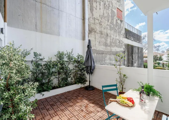 Stylish W/ Charming Terrace By Hostwise Oporto