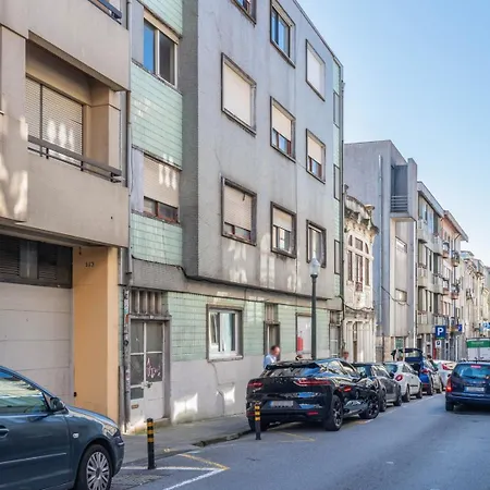 Stylish W/ Charming Terrace By Hostwise