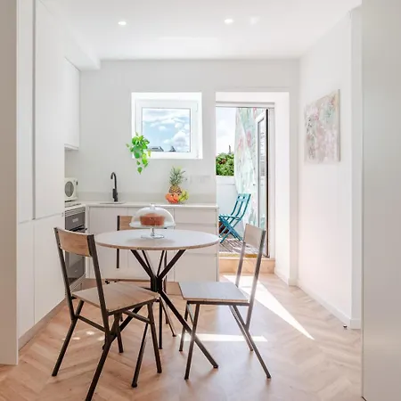 Stylish W/ Charming Terrace By Hostwise *