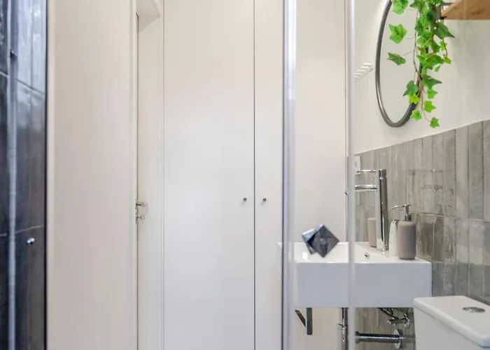 Stylish W/ Charming Terrace By Hostwise *